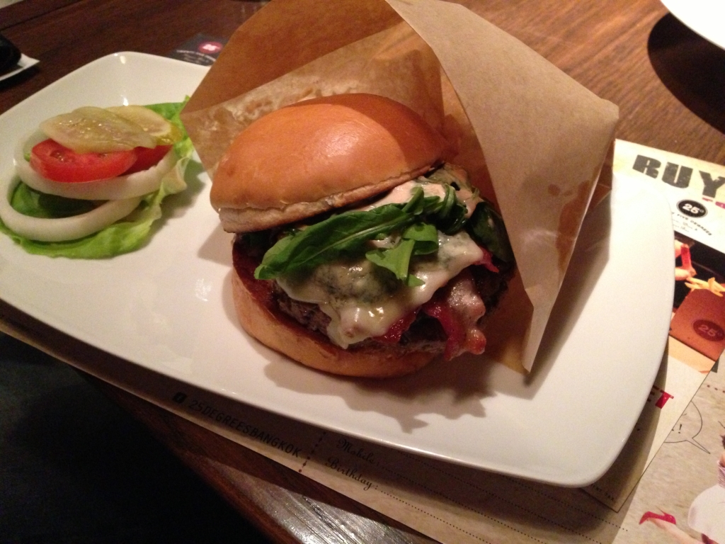 Burger Number1 - The Signature สนนราคา 330 บาท