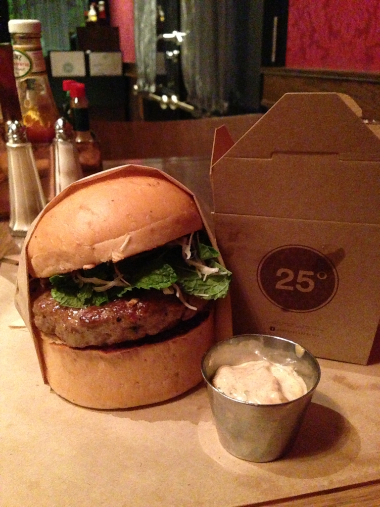Burger Larb Moo (ลาบหมู) + เฟรนช์ฟรายรสมะกรูด + ชาไทย ราคาเซ็ทละ 330 บาท