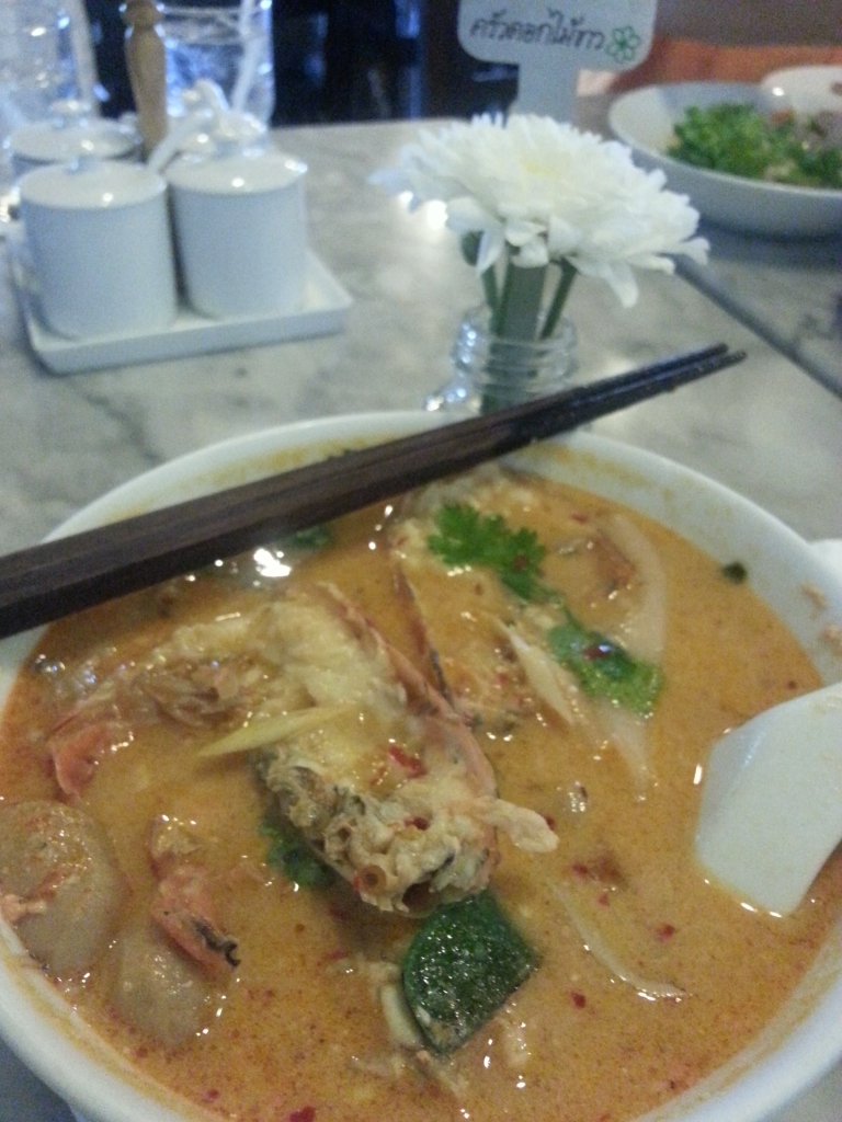 เมนูก๋วยเตี๋ยวต้มยำกุ้งแม่น้ำ ชามโปรด รสชาดจัดจ้าน มีมันกุ้งลอย ๆ บนผิวหน้าด้วย