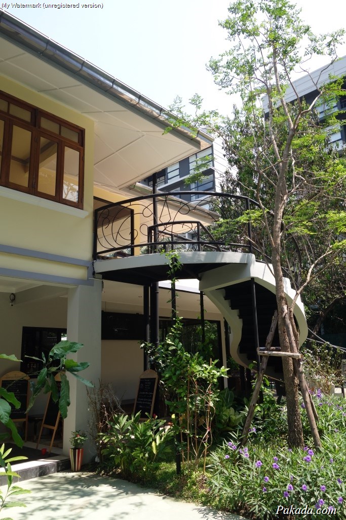 บรรยากาศภายในสวนอาหาร สามารถเดินขึ้นชั้น 2 ได้
