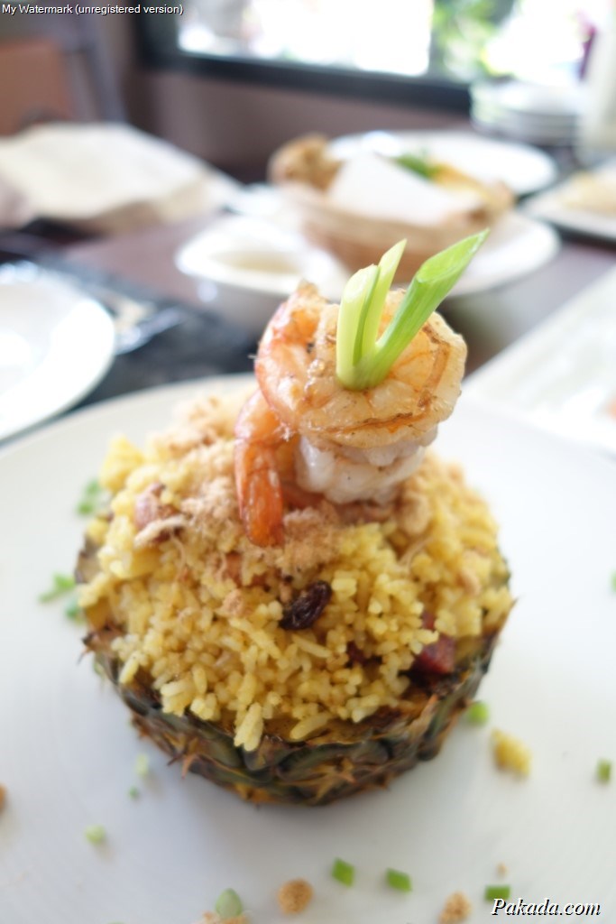 ข้าวผัดสับปะรด 195 บาท