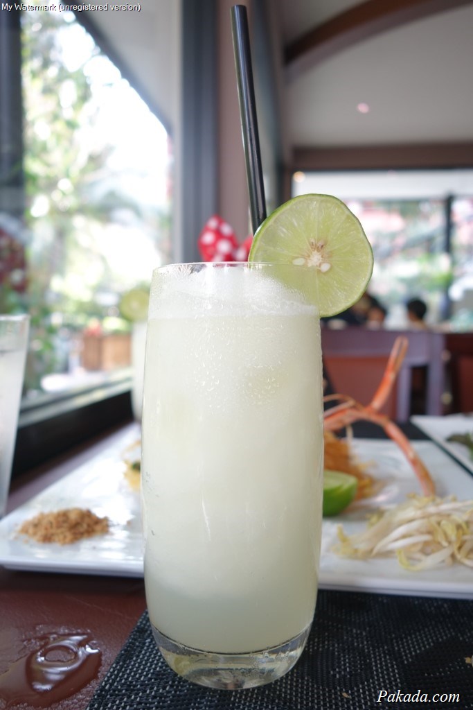 น้ำมะนาวปั่นหอมชื่นใจ 75 บาท