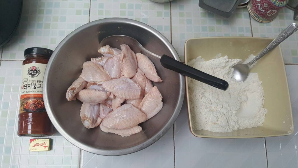 ปีกไก่ หมักเกลือและพริกไทย